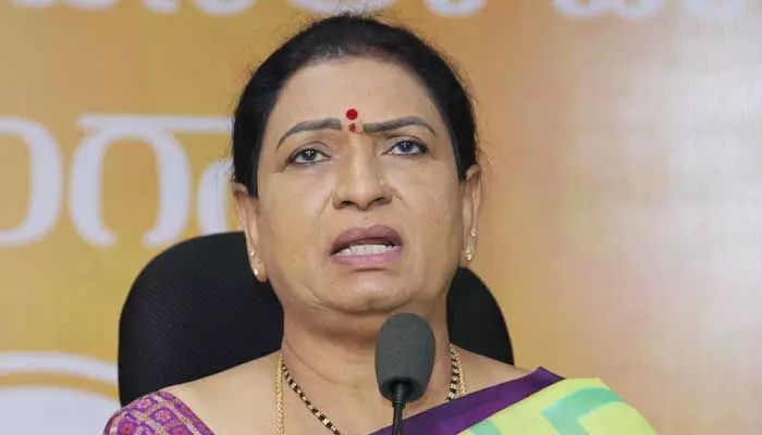 శిలాఫలకంలో బీజేపీ ఎమ్మెల్సీ పేరు మాయం.. ఎమ్మెల్యేపై డీకే అరుణ సీరియస్ శిలాఫలకంలో బీజేపీ ఎమ్మెల్సీ పేరు మాయం.. ఎమ్మెల్యేపై డీకే అరుణ సీరియస్