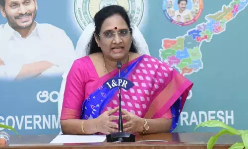 వైసీపీకి బిగ్ షాక్.. వాసిరెడ్డి పద్మ రాజీనామా