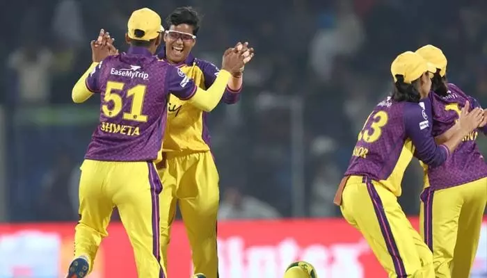 దీప్తి శర్మ ఆల్రౌండ్ షో.. ఢిల్లీపై ఒక్క పరుగు తేడాతో యూపీ విజయం దీప్తి శర్మ ఆల్రౌండ్ షో.. ఢిల్లీపై ఒక్క పరుగు తేడాతో యూపీ విజయం