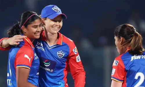 దీప్తి శర్మ ఒంటరి పోరాటం.. యూపీని తక్కువ స్కోరుకే కట్టడి చేసిన ఢిల్లీ బౌలర్లు