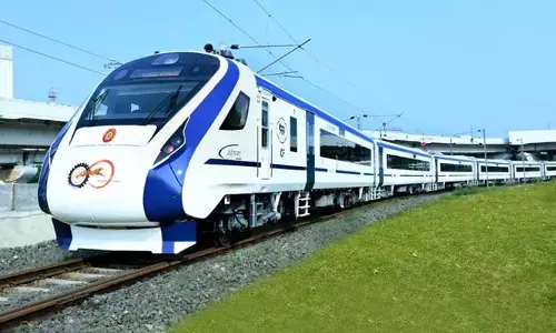 VANDE BHARAT: ఏపీ ప్రజలకు కేంద్రం తీపి కబురు.. రాష్ట్రానికి మరో వందేభారత్ మంజూరు