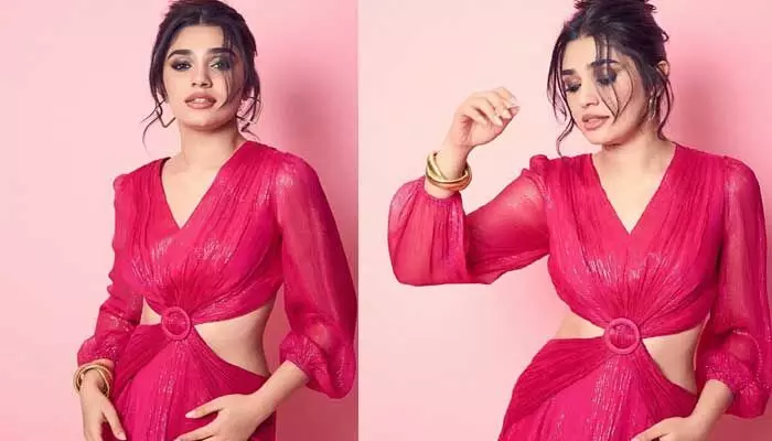 Krithi Shetty : డోస్ పెంచిన బేబమ్మ.. పింక్ డ్రెస్లో అదిరిపోయిందిగా.. Krithi Shetty : డోస్ పెంచిన బేబమ్మ.. పింక్ డ్రెస్లో అదిరిపోయిందిగా..