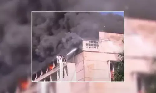 సెక్రటేరియట్‌లో అగ్నిప్రమాదం.. భారీగా ఎగిసిపడుతున్న మంటలు