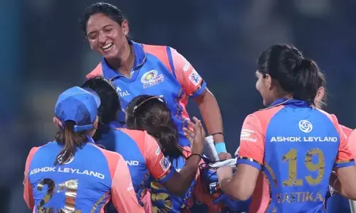 హర్మన్‌ప్రీత్ కౌర్ విధ్వంసం.. డబ్ల్యూపీఎల్‌లో ప్లే ఆఫ్స్‌కు చేరుకున్న ముంబై
