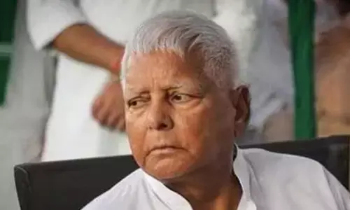 లాలూ ప్రసాద్‌కు షాక్: మనీలాండరింగ్ కేసులో ఆయన సన్నిహితుడి అరెస్టు