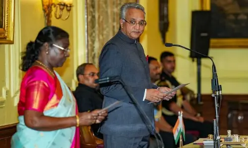 లోక్‌పాల్ ఛైర్‌పర్సన్‌గా ప్రమాణం చేసిన ఏఎం ఖాన్విల్కర్