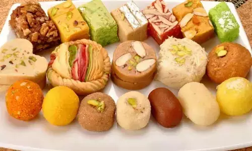 రాత్రి భోజనం తర్వాత స్వీట్స్ తింటున్నారా ? ప్రమాదంలో పడ్డట్టే..