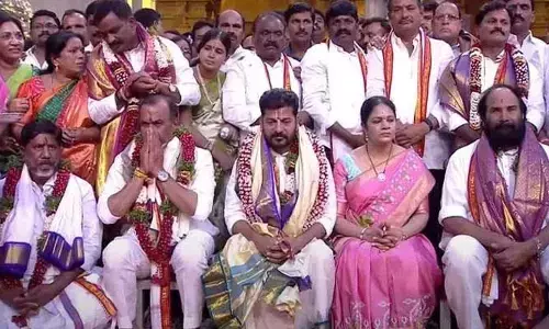 CM హోదాలో తొలిసారి యాదగిరి గుట్టకు రేవంత్ రెడ్డి.. ఘన స్వాగతం పలికిన అధికారులు