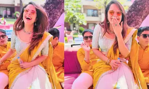 పెళ్లి వేడుకలో అనసూయ ట్రెడిషనల్ లుక్.. ముచ్చటేస్తున్న క్యూట్ హాఫ్ శారీ పిక్స్ వైరల్