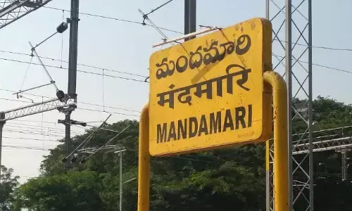 BREAKING: రైల్వే స్టేషన్ సమీపంలో తెగిపడిన విద్యుత్ తీగలు.. రైళ్ల రాకపోకలకు అంతరాయం