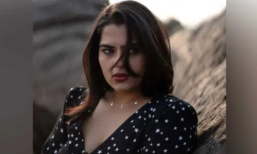 అది ఓపెన్‌గా చూపించేసిన బలగం బ్యూటీ.. ఫైర్ ఇంజన్ కావాలంటూ నెటిజన్ల కామెంట్స్!