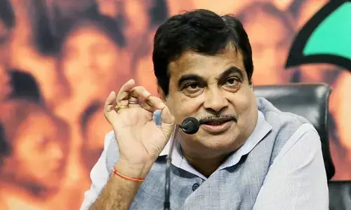 ఉద్ధవ్ థాక్రే వ్యాఖ్యలు హాస్యాస్పదం: కేంద్ర మంత్రి నితిన్ గడ్కరీ