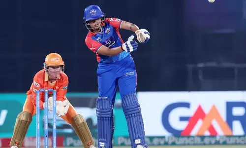 దంచికొట్టిన షెఫాలి.. ఫైనల్‌కు ఢిల్లీ