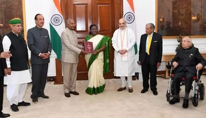 2029లోనే జమిలీ ఎన్నికలు!: రాష్ట్రపతికి కోవింద్ కమిటీ నివేదిక 2029లోనే జమిలీ ఎన్నికలు!: రాష్ట్రపతికి కోవింద్ కమిటీ నివేదిక