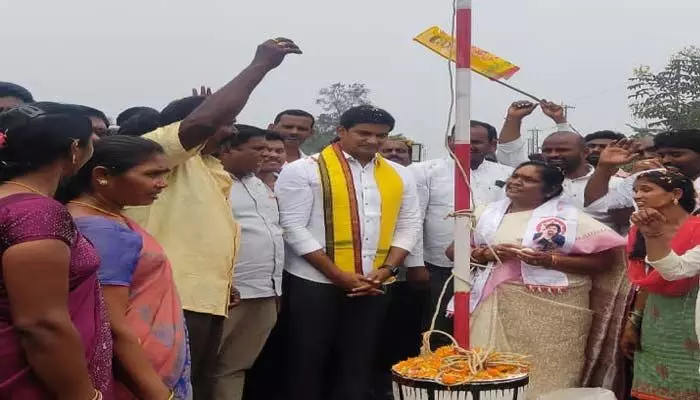 జనసేన పార్టీ ఆవిర్భావ కార్యక్రమంలో కొండపల్లి శ్రీనివాస్ జనసేన పార్టీ ఆవిర్భావ కార్యక్రమంలో కొండపల్లి శ్రీనివాస్