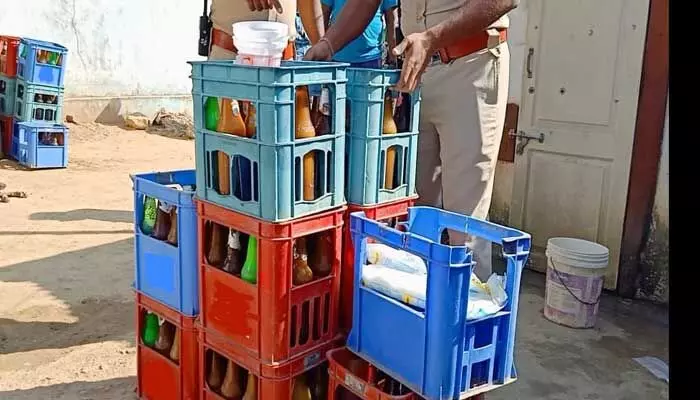 రాష్ట్రవ్యాప్తంగా కల్లు కంపౌండ్లపై ఎక్సైజ్ దాడులు రాష్ట్రవ్యాప్తంగా కల్లు కంపౌండ్లపై ఎక్సైజ్ దాడులు