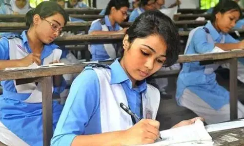 పదో తరగతి విద్యార్థులకు గుడ్ న్యూస్.. నిమిషం నిబంధనలో మార్పు