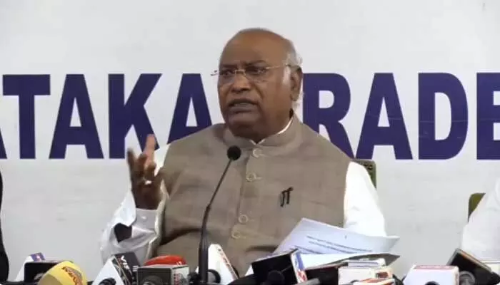 మోడీ ఆ విషయాలపై మాట్లాడతారకున్నా!.. ఏఐసీసీ చీఫ్ మల్లికార్జున ఖర్గే సంచలన ట్వీట్ మోడీ ఆ విషయాలపై మాట్లాడతారకున్నా!.. ఏఐసీసీ చీఫ్ మల్లికార్జున ఖర్గే సంచలన ట్వీట్