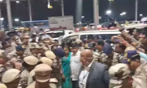 భారీ బందోబస్తు మధ్య శంషాబాద్ విమానాశ్రయం చేరుకున్న ఈడీ కాన్వాయ్