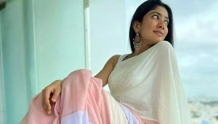 ఆ నొప్పితో శారీరకంగా అలసిపోయిన సమయంలో అలా చేయడం కష్టంగా అనిపించింది: సాయి పల్లవి ఆ నొప్పితో శారీరకంగా అలసిపోయిన సమయంలో అలా చేయడం కష్టంగా అనిపించింది: సాయి పల్లవి
