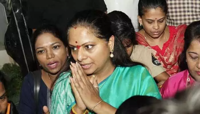 ఢిల్లీ: కవితను రౌస్ అవెన్యూ కోర్టులో హాజరుపరిచిన ఈడీ ఢిల్లీ: కవితను రౌస్ అవెన్యూ కోర్టులో హాజరుపరిచిన ఈడీ
