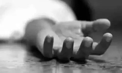 తీవ్ర విషాదం.. ఇరిగేషన్ శాఖ ఉద్యోగి ఆత్మహత్య