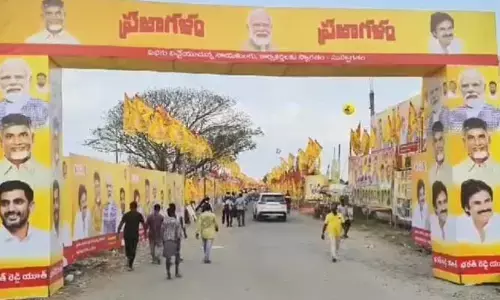 ఆ జిల్లాలో మూడు జెండాల శోభతో జాతీయ రహదారి?