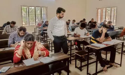 గ్రూప్-1 ప్రిలిమ్స్ పరీక్ష కేంద్రాన్ని తనిఖీ చేసిన జాయింట్ కలెక్టర్