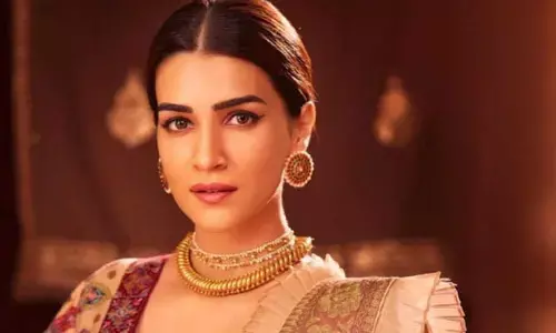 Smoking : గుప్పు గుప్పు మంటూ సిగరెట్ తాగుతూ పొగలు వదులుతున్న హీరోయిన్.. ఫొటోలు వైరల్