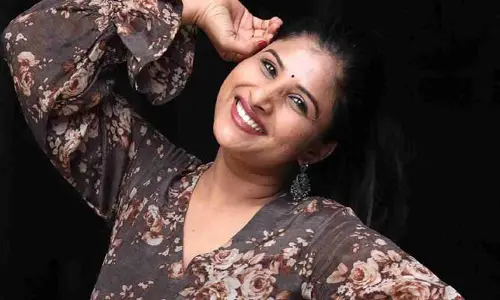 రోడ్డు ప్రమాదంలో స్టార్ సింగర్ మంగ్లీకి గాయాలు.. అసలు ఏం జరిగిందంటే?