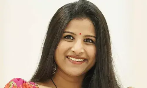 ‘యాక్సిడెంట్‌లో మంగ్లీకి ఏం కాలేదు.. ఇండికేటర్ పగిలిందంతే’