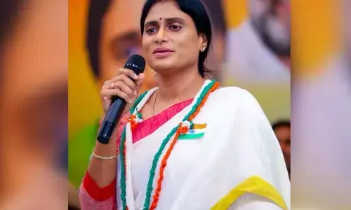 కాంగ్రెస్ మరో సంచలన నిర్ణయం.. ఆ స్థానం నుంచి ఎంపీగా షర్మిల పోటీ!