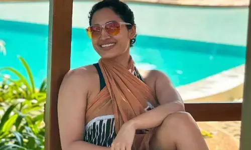 స్విమ్మింగ్ ఫూల్‌లో రెచ్చిపోయి అతనితో ఆ పని కానిచ్చేసిన పూజా.. పబ్లిక్‌లో ఇవేం పనులంటూ తిట్టిపోస్తున్న నెటిజన్లు