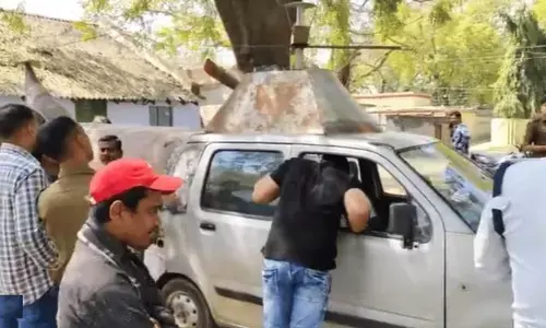 రేయ్ ఎవర్రా మీరంతా?  కారును హెలికాప్టర్‌గా మార్చేసారు!