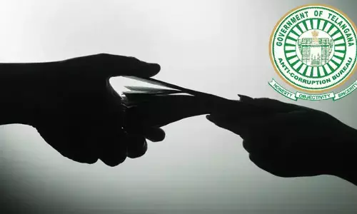 BREAKING: ఏసీబీకి చిక్కిన నిజాంపేట టౌన్ ప్లానింగ్ అధికారి.. రెడ్ హ్యాండెడ్‌గా పట్టివేత