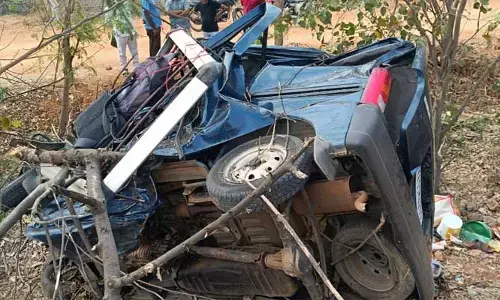 BREAKING: షాద్‌నగర్ జాతీయ రహదారిపై ఘోర రోడ్డు ప్రమాదం.. ఇద్దరు దుర్మరణం, నలుగురికి గాయాలు