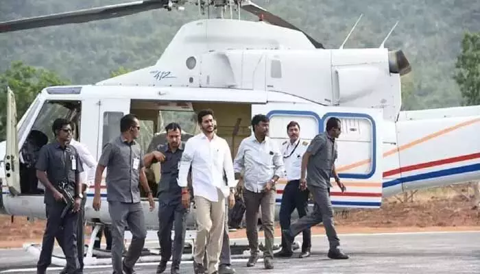 బ్రేకింగ్.. సీఎం జగన్కు తృటిలో తప్పిన ప్రమాదం బ్రేకింగ్.. సీఎం జగన్కు తృటిలో తప్పిన ప్రమాదం