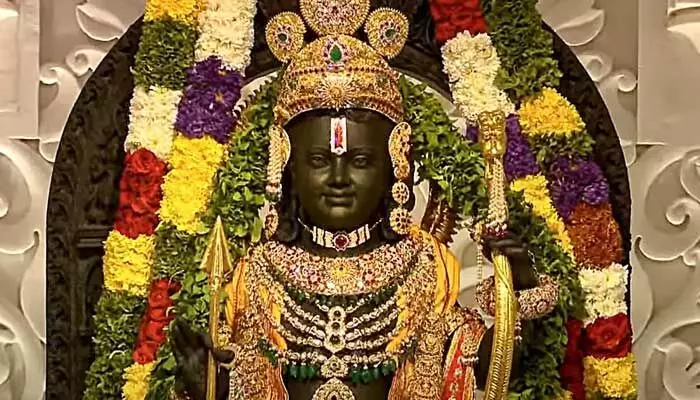 అయోధ్యలో రాముడి విగ్రహం నల్లగా ఉండటానికి కారణం ఏంటో తెలుసా? అయోధ్యలో రాముడి విగ్రహం నల్లగా ఉండటానికి కారణం ఏంటో తెలుసా?