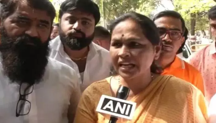 కేంద్రమంత్రి కరంద్లాజేపై తక్షణ చర్యలు.. ఈసీ ఆదేశం కేంద్రమంత్రి కరంద్లాజేపై తక్షణ చర్యలు.. ఈసీ ఆదేశం