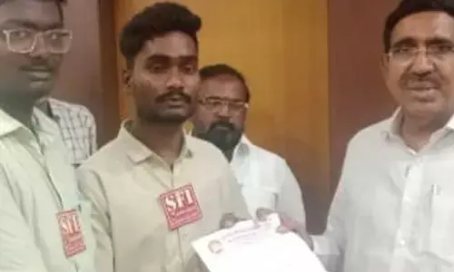 వీఆర్ విద్యాసంస్థలను తిరిగి కొనసాగించాలి.. ఎస్ఎఫ్ఐ