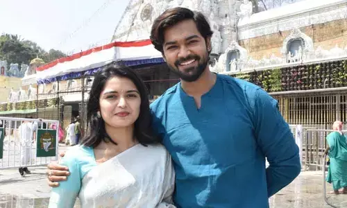 కాబోయే భర్తతో శ్రీవారిని దర్శించుకున్న బిగ్ బాస్ బ్యూటీ