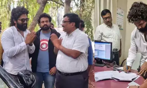 ఖైరతాబాద్ ఆర్డీఓ ఆఫీసులో అల్లు అర్జున్.. పుష్ప2 కోసమేనా?