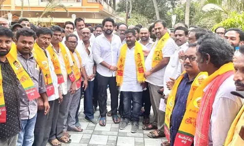 ఎన్నికలకు ముందే వైసీపీ ఖాళీ..టీడీపీ లోకి భారీగా చేరికలు