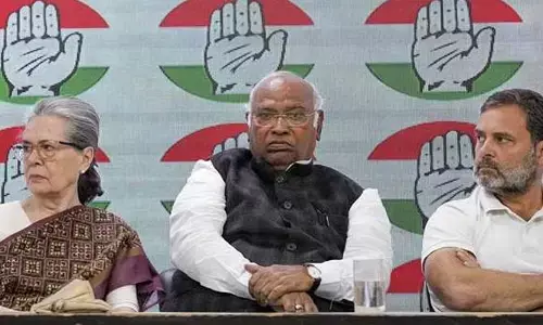 రూ.2 కూడా చెల్లించలేకపోతున్నాం.. రైలు టిక్కెట్లు కొనడానికీ డబ్బుల్లేవ్.. కాంగ్రెస్ అగ్రనేతల తీవ్ర ఆవేదన