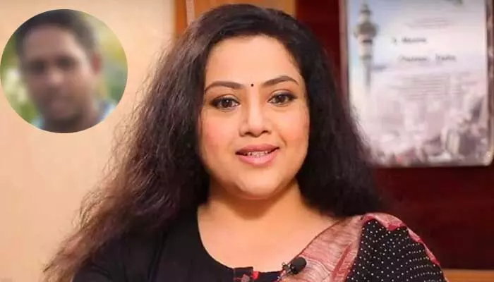 మీనాను పెళ్లి చేసుకుని జీవితం ఇస్తా.. నెట్టింట సంచలనం సృష్టిస్తున్న సినీ క్రిటిక్ వ్యాఖ్యలు మీనాను పెళ్లి చేసుకుని జీవితం ఇస్తా.. నెట్టింట సంచలనం సృష్టిస్తున్న సినీ క్రిటిక్ వ్యాఖ్యలు