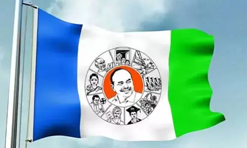 AP Political News: ఆపని చేస్తూ పట్టుబడిన వైసీపీ నేతలు..