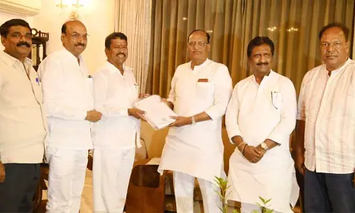 BRS రెబల్ ఎమ్మెల్యేలపై అనర్హత వేటు వేయండి.. మండలి చైర్మన్‌కు ఫిర్యాదు