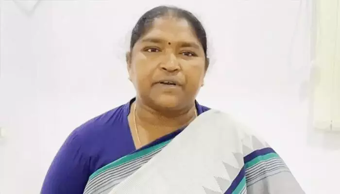 Minister Seethakka: అలేఖ్య కుటుంబానికి ప్రభుత్వం అండగా ఉంటుంది: మంత్ర సీతక్క