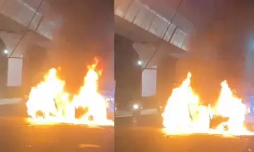 Atrocious: ఉప్పల్ స్టేడియం దగ్గర ఘోర ప్రమాదం.. పూర్తిగా ద్గదమైన కారు..