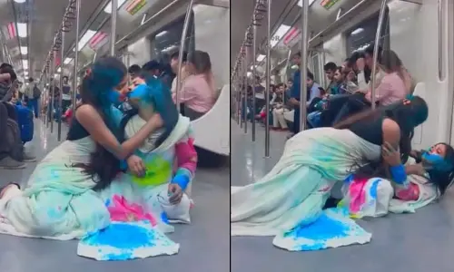 Holi in Metro: ‘రీల్స్ పిచ్చి’ మెట్రోను OYO రూమ్‌గా మార్చారు కదరా!